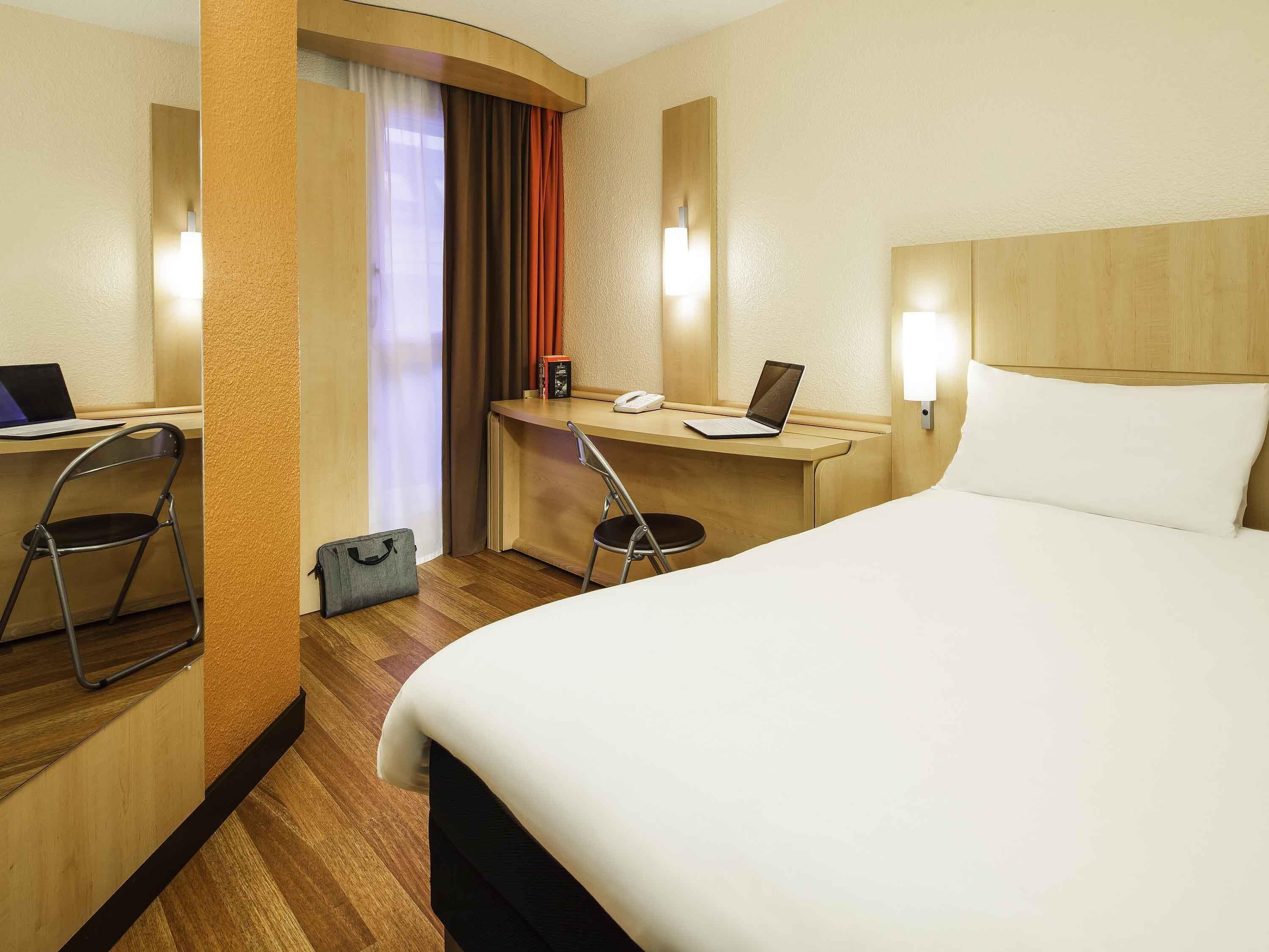 Standard Double Room, 1 Double Bed | Desk, laptop workspace, blackout drapes, soundproofing