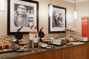Free daily buffet breakfast  - Hampton Inn Appleton-Fox River Mall Area (Appleton)