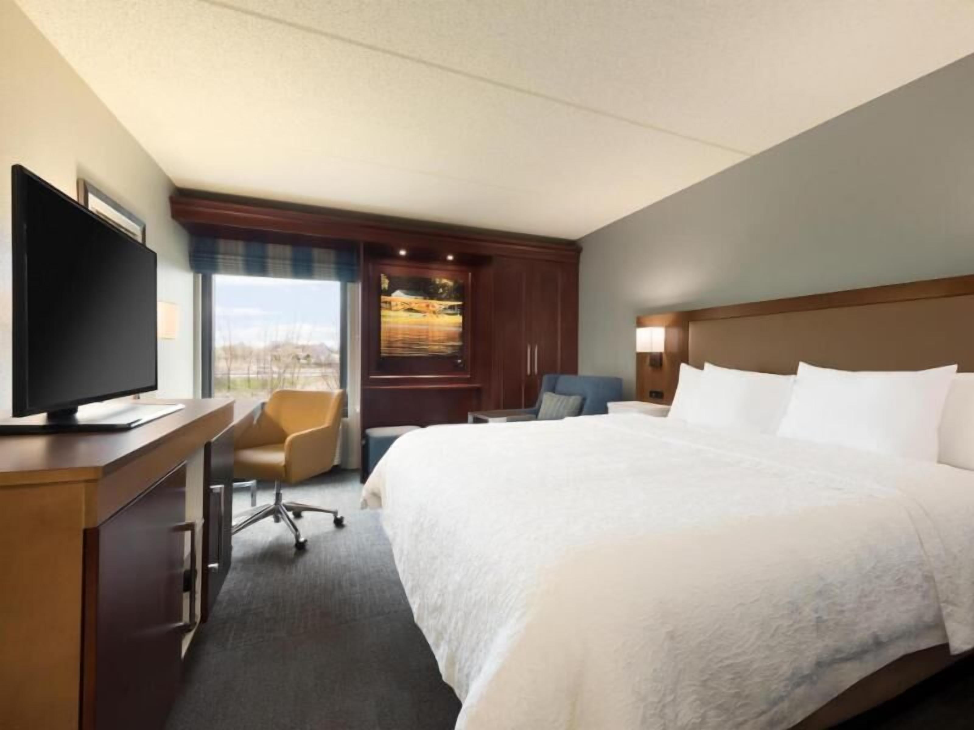 1 chambre, literie hypoallergénique, ameublement personnalisé, bureau