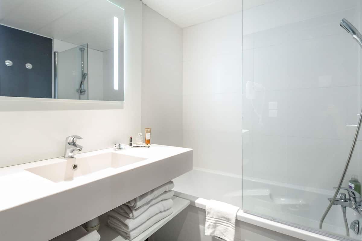 In-room safe, desk, blackout drapes, soundproofing