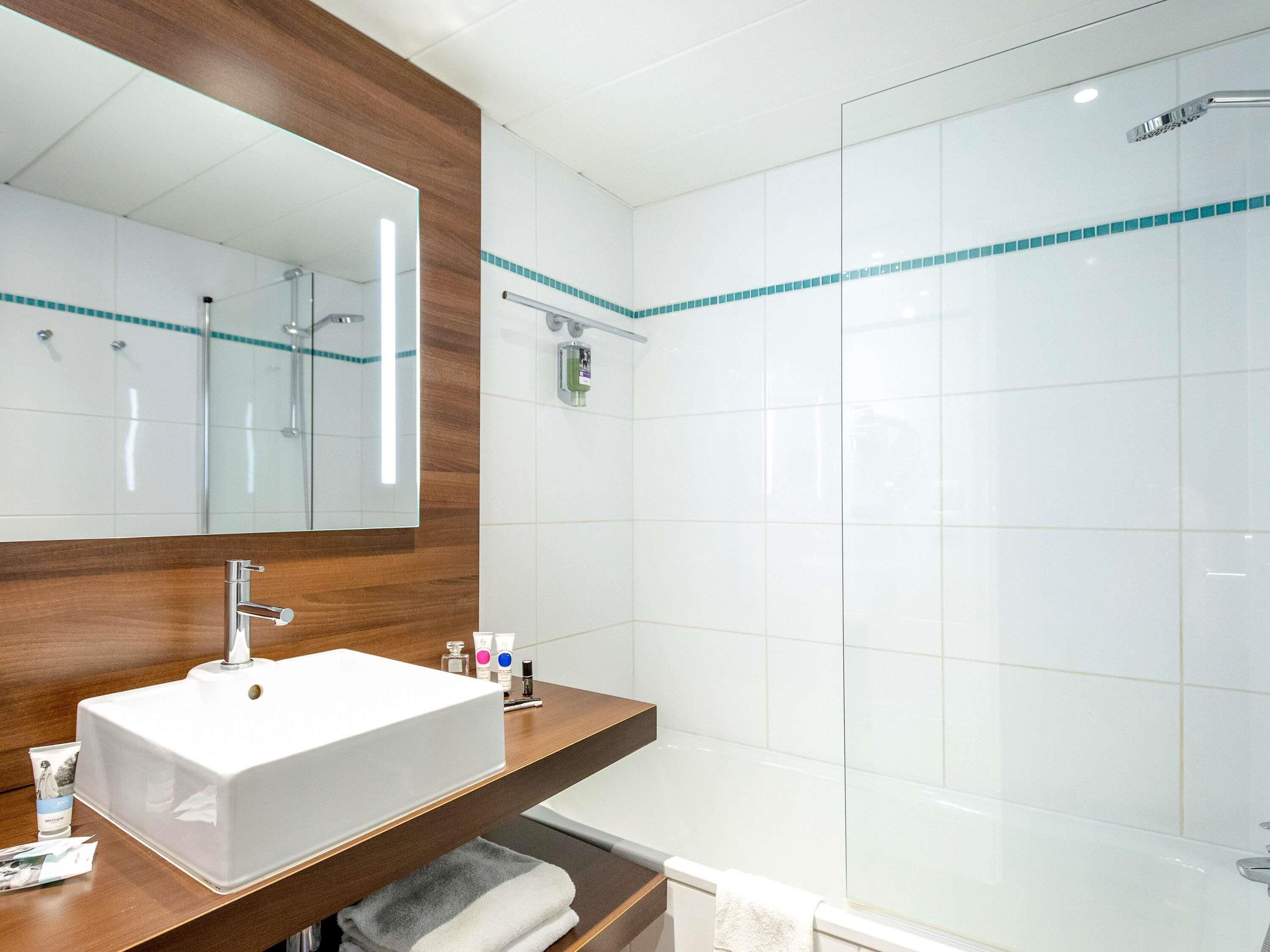 Ensemble douche/baignoire, articles de toilette écologiques