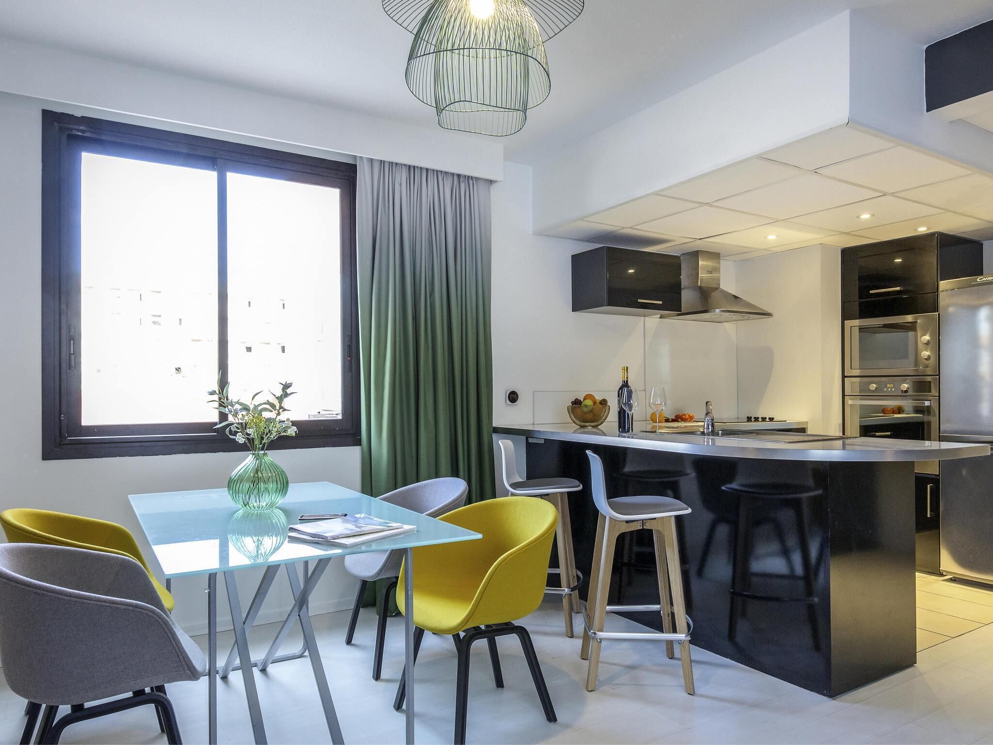 Appartement, 1 tweepersoonsbed met slaapbank | Een kluis op de kamer, een bureau, verduisterende gordijnen