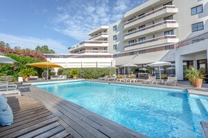 Outdoor pool, sun loungers