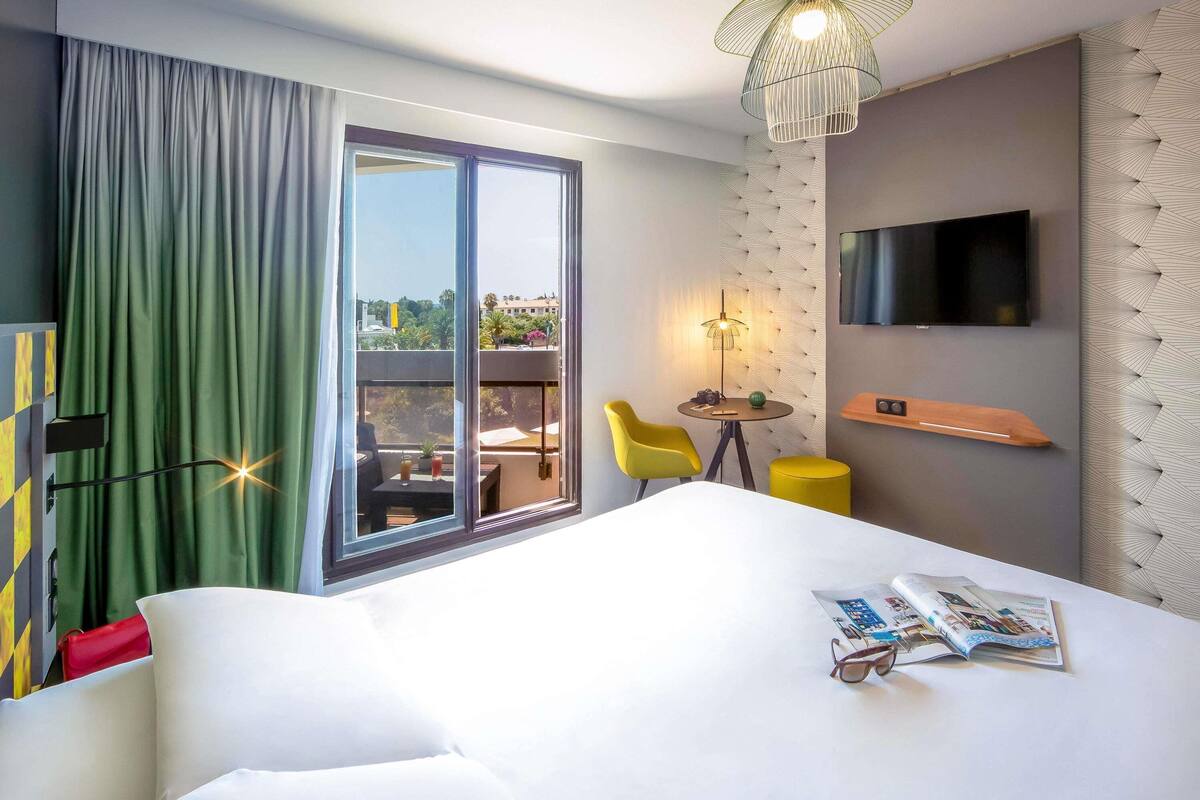 in-room safe, desk, blackout curtains, soundproofing