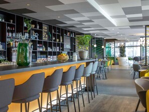 Bar (on property) - Mercure Hyeres Centre Côte d'Azur (Hyères)