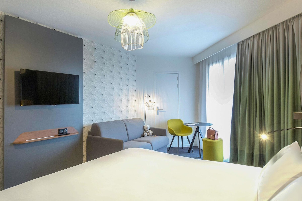 Standard Room, 1 Double Bed with Sofa bed | In-room safe, desk, blackout drapes, soundproofing