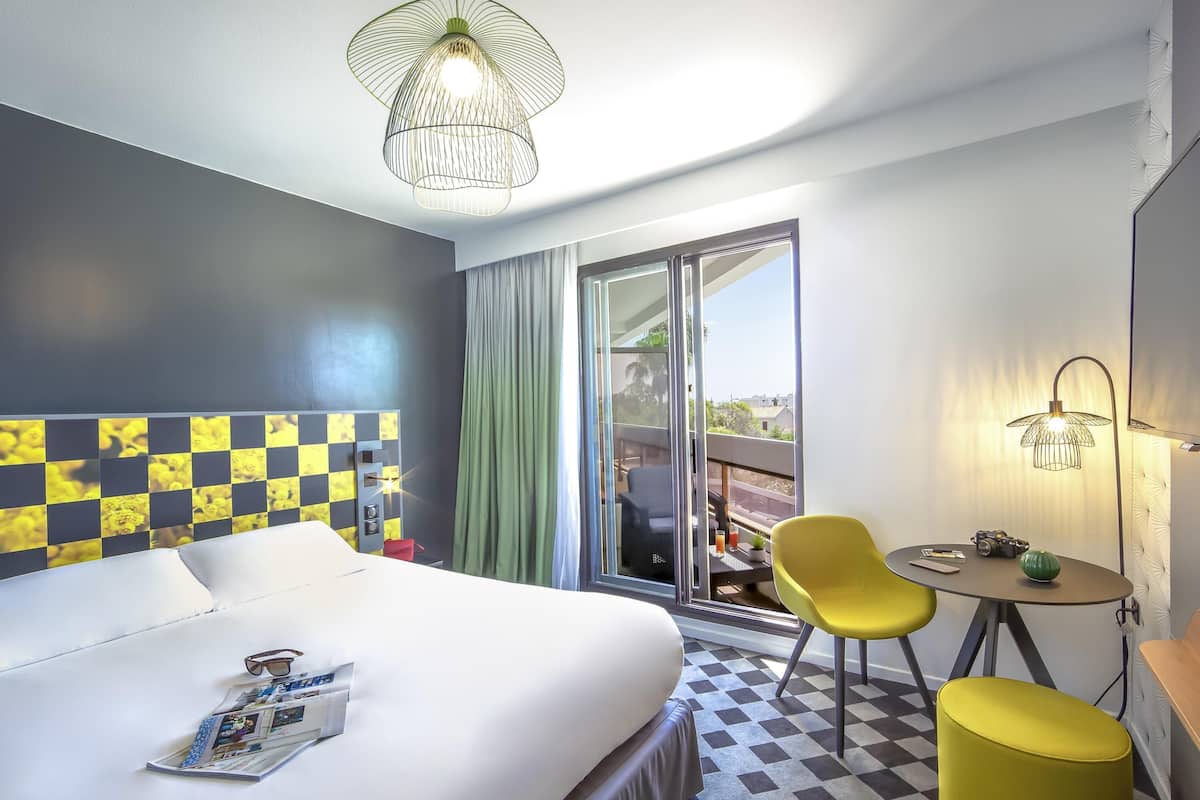 In-room safe, desk, blackout curtains, soundproofing