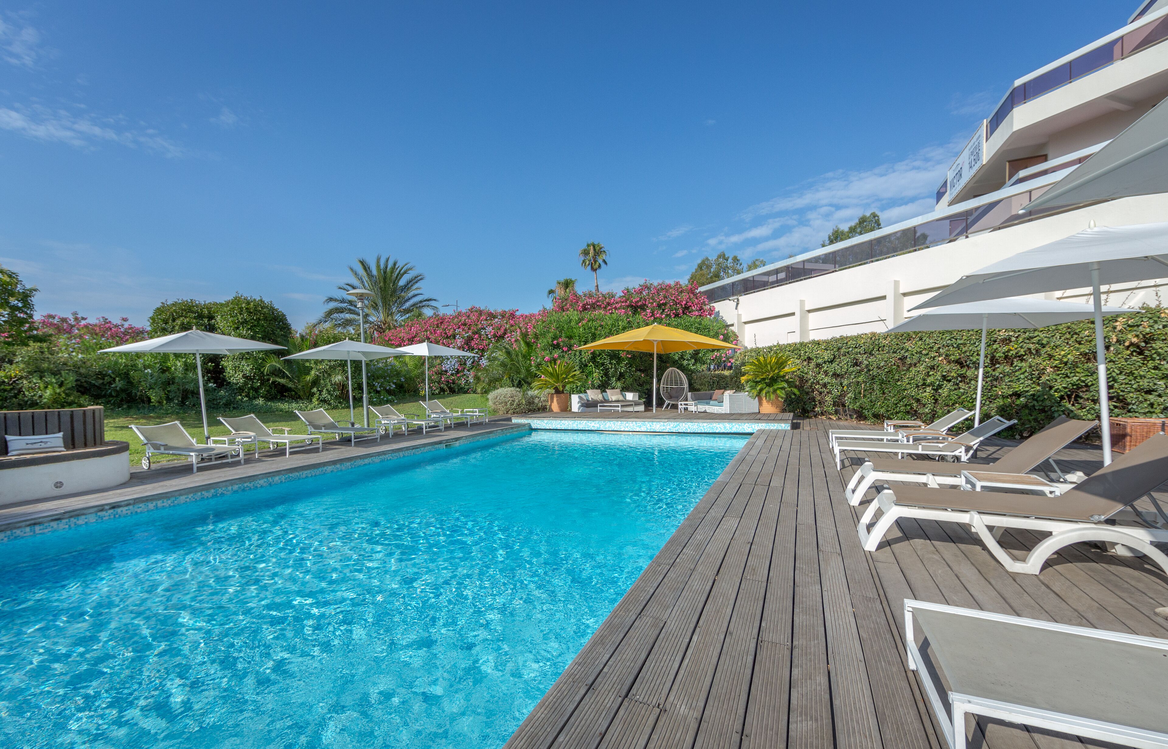 outdoor pool, pool loungers