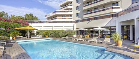 Outdoor pool, sun loungers