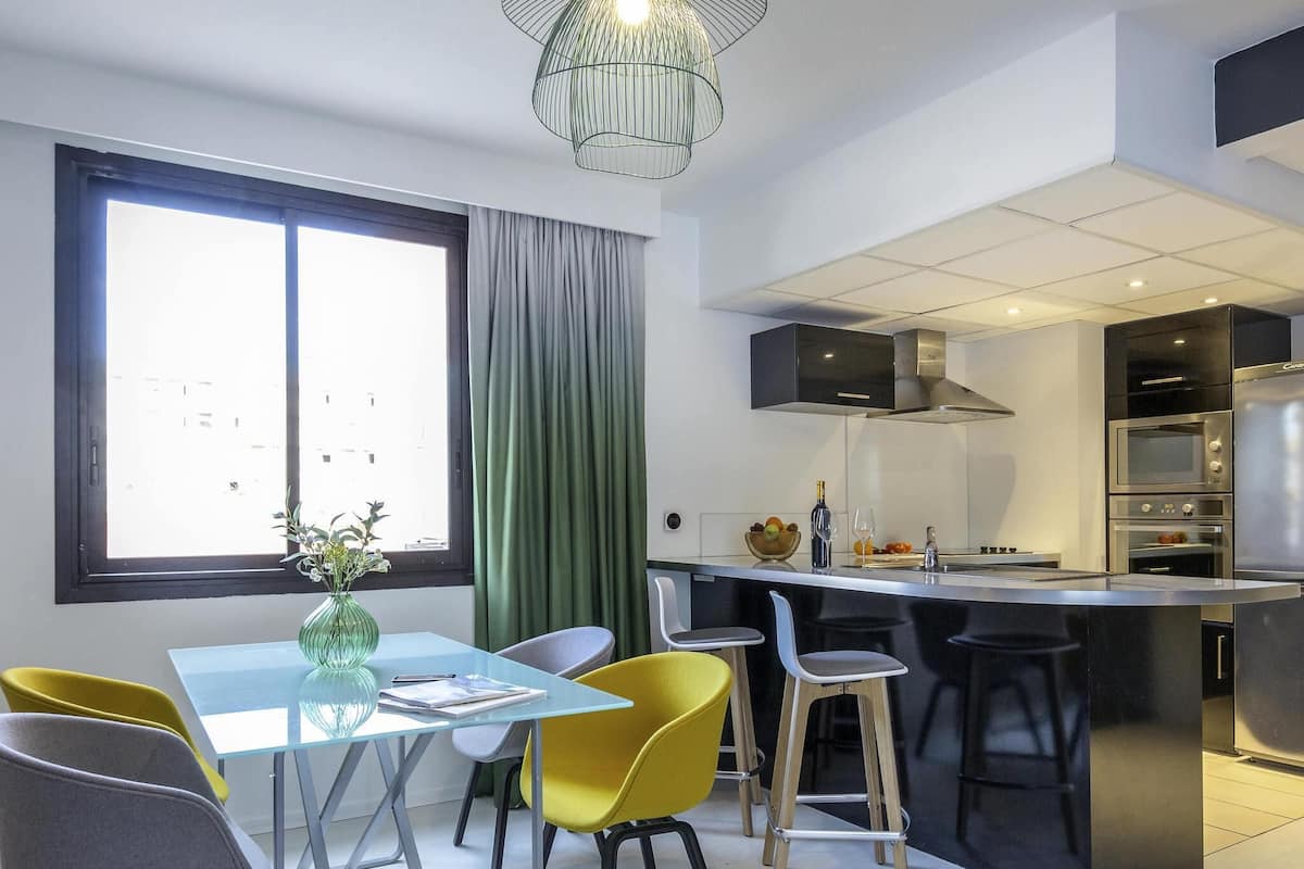 Departamento, 1 cama matrimonial y sofá cama | Caja de seguridad en la habitación, escritorio y cortinas blackout