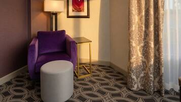 Premium bedding, in-room safe, desk, laptop workspace