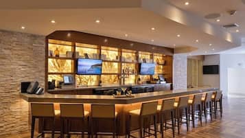 Serves dinner and happy hour