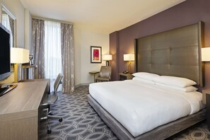 Premium bedding, in-room safe, desk, laptop workspace - DoubleTree by Hilton Hotel Orlando East - UCF Area (Orlando)