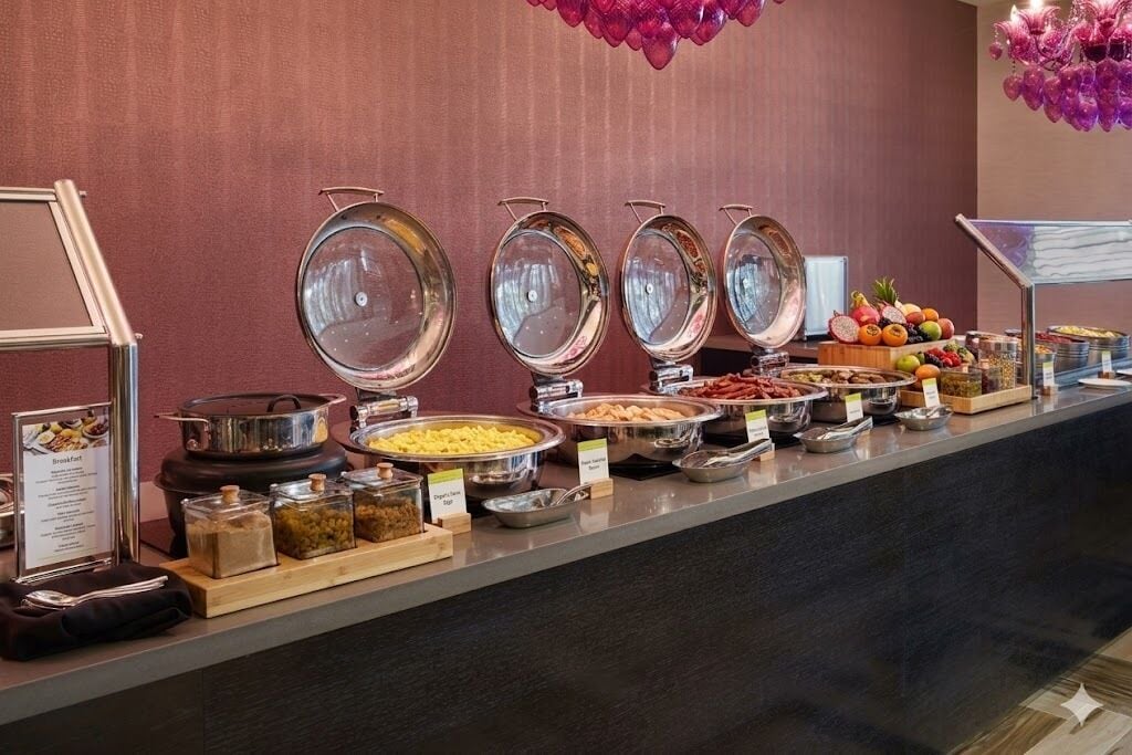 Tägliches Frühstücksbuffet gegen Gebühr