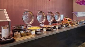Buffet déjeuner servi tous les jours en supplément