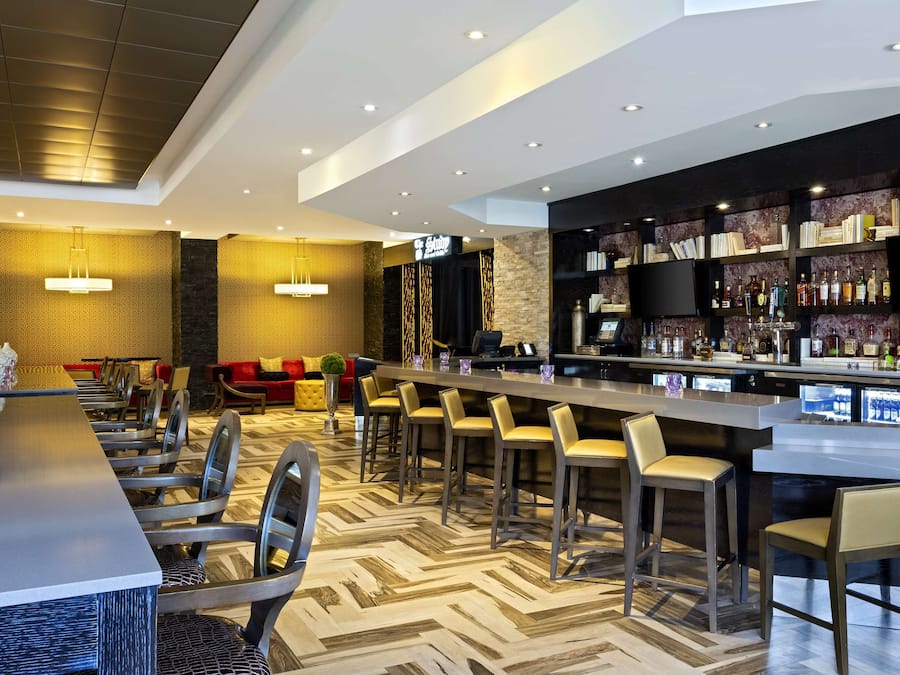 Serves dinner and happy hour