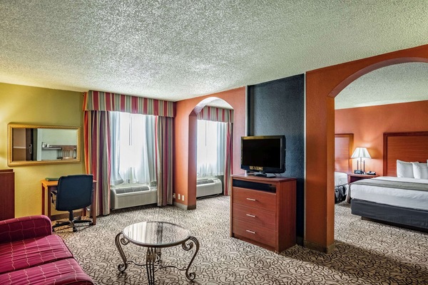 Suite, Multiple Beds, Accessible, Non Smoking | Desk, laptop workspace, iron/ironing board, WiFi (surcharge)
