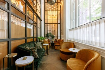 2 restaurants, breakfast, lunch, dinner served; American cuisine at Fairmont Olympic Hotel