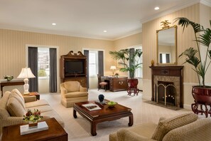 Penthouse, 1 King Bed, Non Smoking (Cascade Suite) | Egyptian cotton sheets, premium bedding, down comforters, pillowtop beds - Fairmont Olympic Hotel (Seattle)