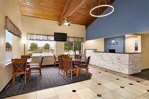 Lobby - Days Inn by Wyndham Oak Ridge Knoxville (Oak Ridge)