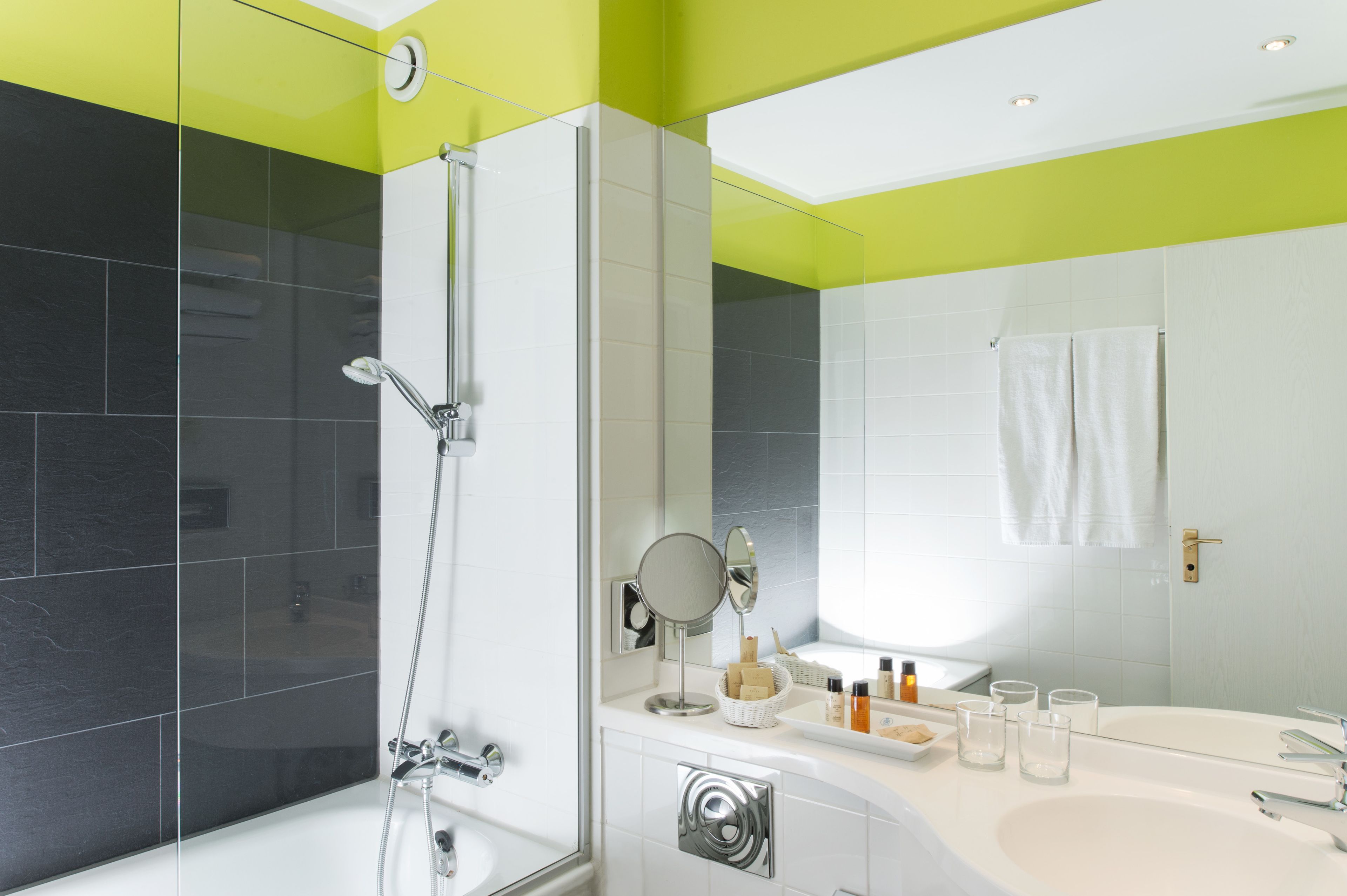 Deep-soaking bathtub, free toiletries, hair dryer, slippers