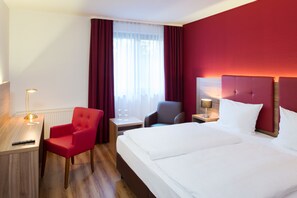 Hypo-allergenic bedding, in-room safe, desk, laptop workspace - Michel Hotel Wetzlar (Wetzlar)