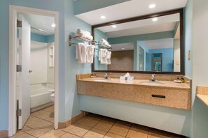 Free toiletries, hair dryer, towels, soap - Best Western Plus Myrtle Beach @ Intracoastal (Myrtle Beach)