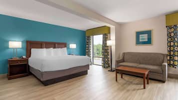Executive Room, 1 King Bed, Non Smoking, Jetted Tub (with Sofabed)