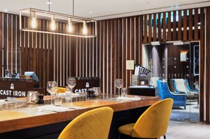 Se sirven desayunos, cenas y cocina británica 