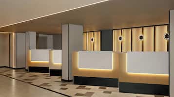 Uma área de recepção com design moderno, incluindo um balcão, sala de espera e piso estampado.