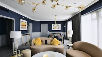 Premium bedding, in-room safe, desk, laptop workspace