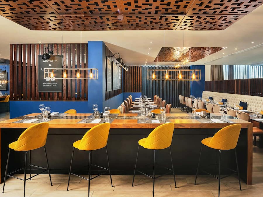 Ofrece almuerzos y cenas