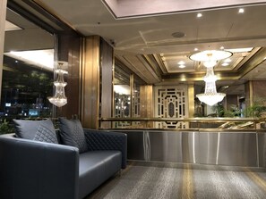 Lobby sitting area - Golden China Hotel (Taipei)