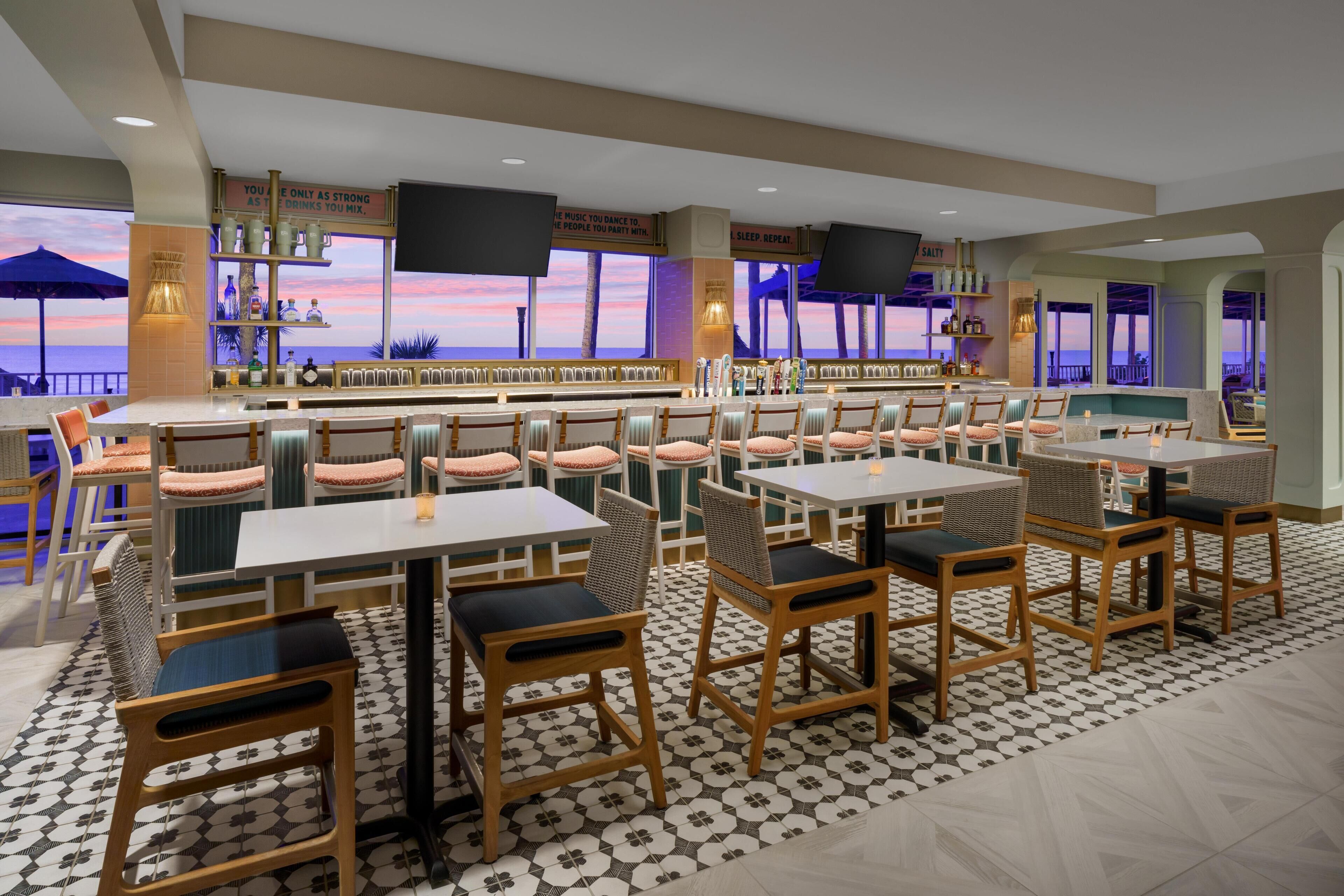 2 bares, bar junto a la piscina, bar en la playa