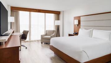 Habitación, 1 cama de matrimonio grande, balcón, vistas a la ciudad | Ropa de cama de alta calidad y edredones de plumas