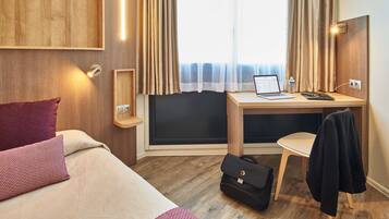 Caja fuerte, escritorio, espacio para trabajar con un portátil