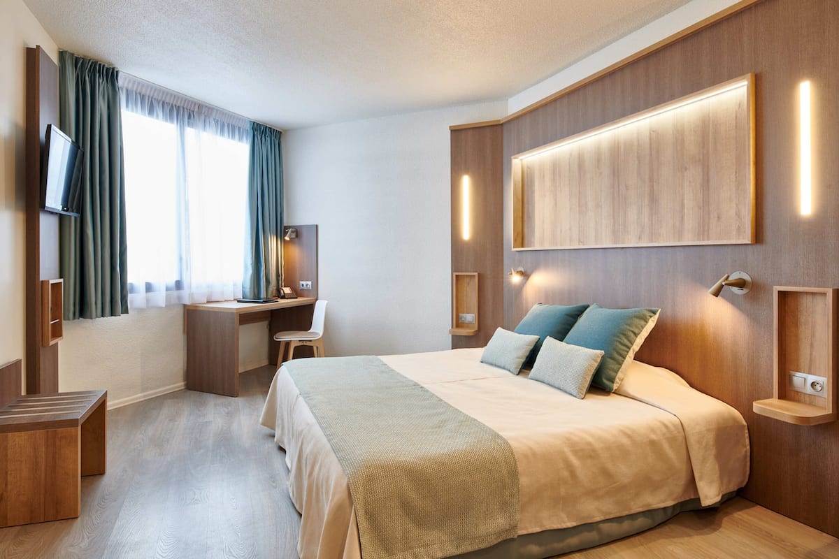 comfort double room | in-room safe, desk, blackout curtains, soundproofing