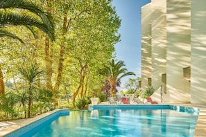 Seasonal outdoor pool, sun loungers