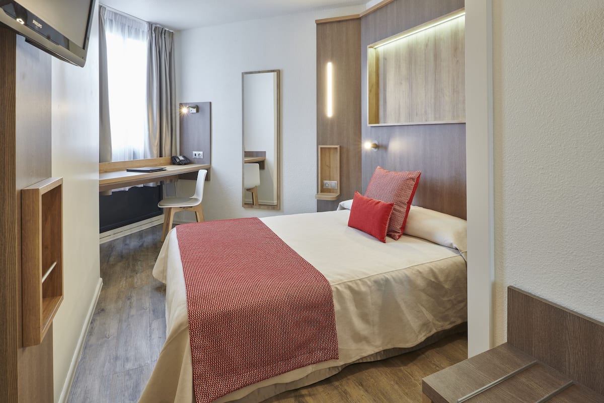 in-room safe, desk, blackout curtains, soundproofing