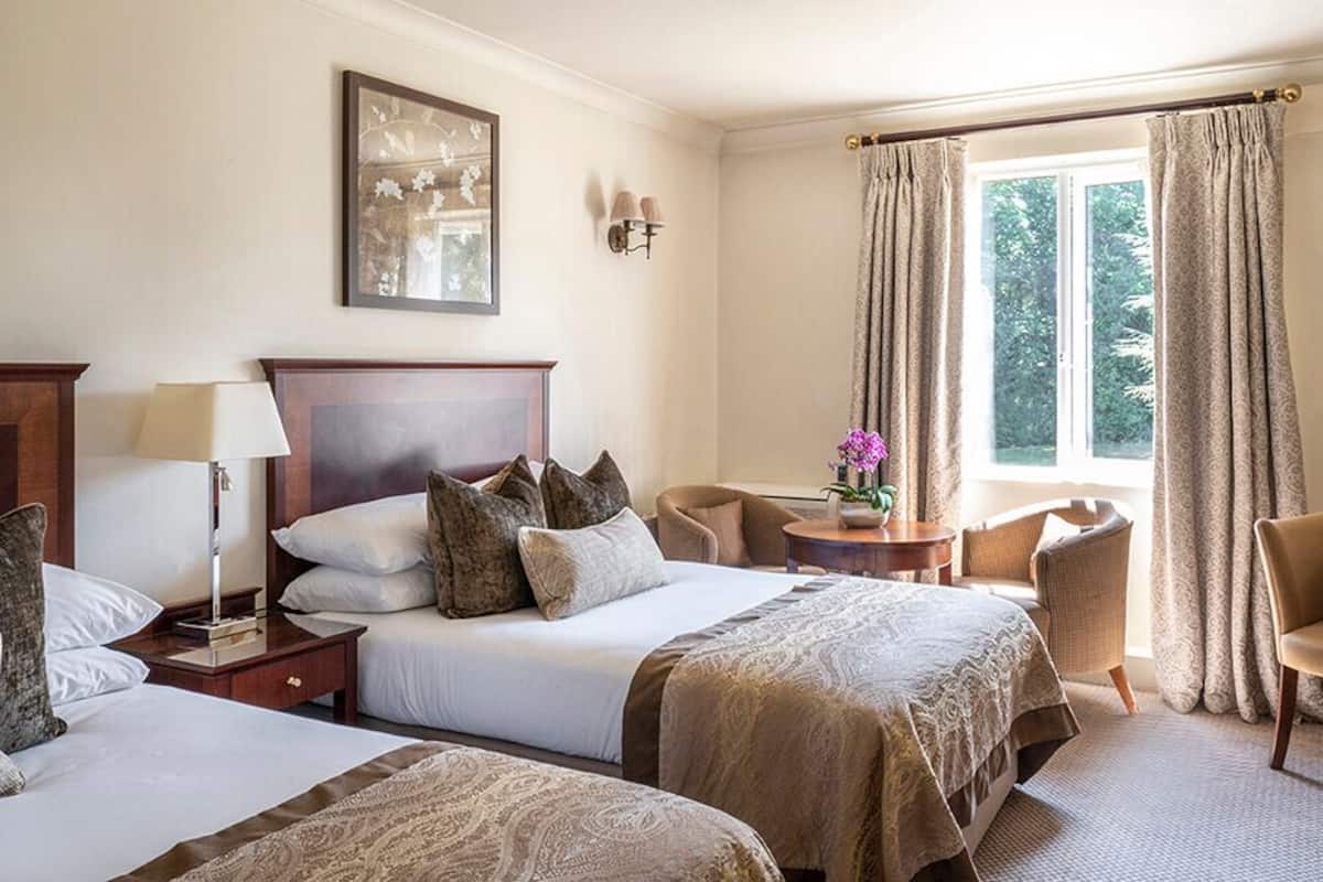 executive double room | in-room safe, individually decorated, individually furnished, desk
