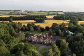 Front of property - Audleys Wood Hotel (Basingstoke)