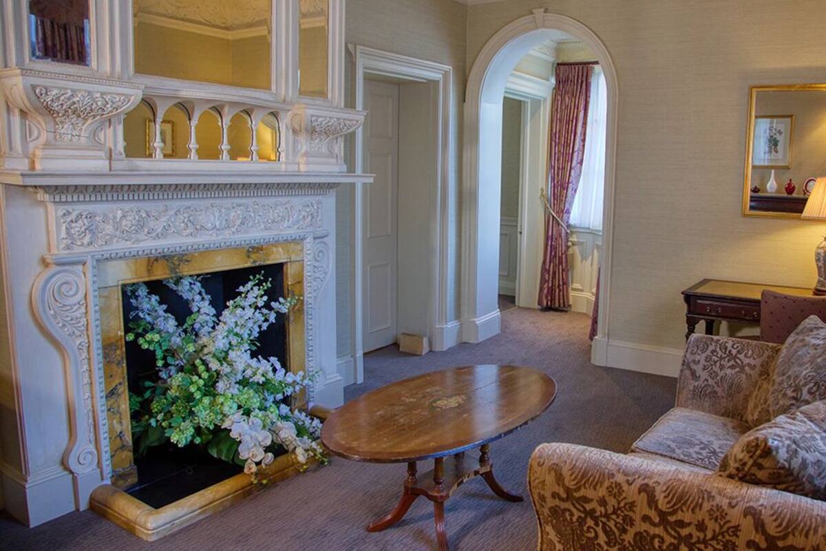 suite | in-room safe, individually decorated, individually furnished, desk