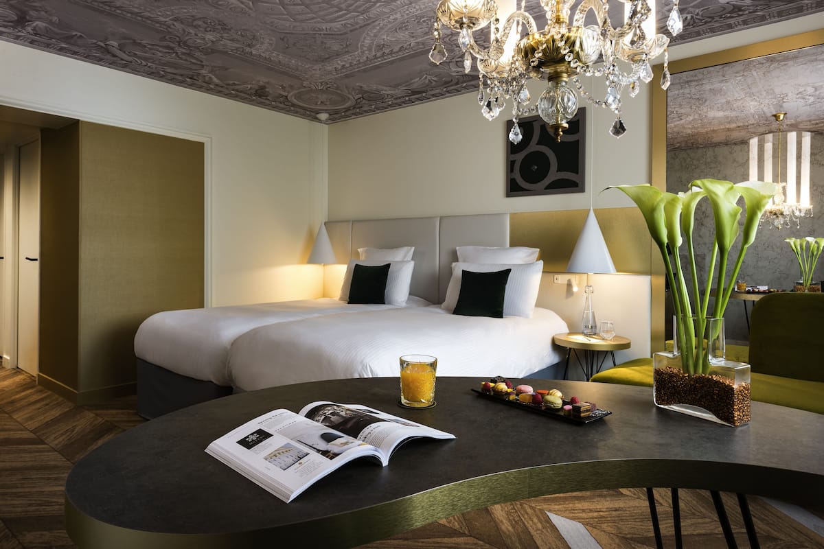 premium bedding, minibar, in-room safe, blackout curtains