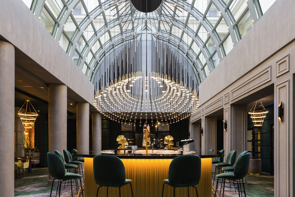 Bar of the Hotel Le Louis Versailles Chateau