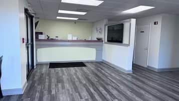 Kios check-in/check-out