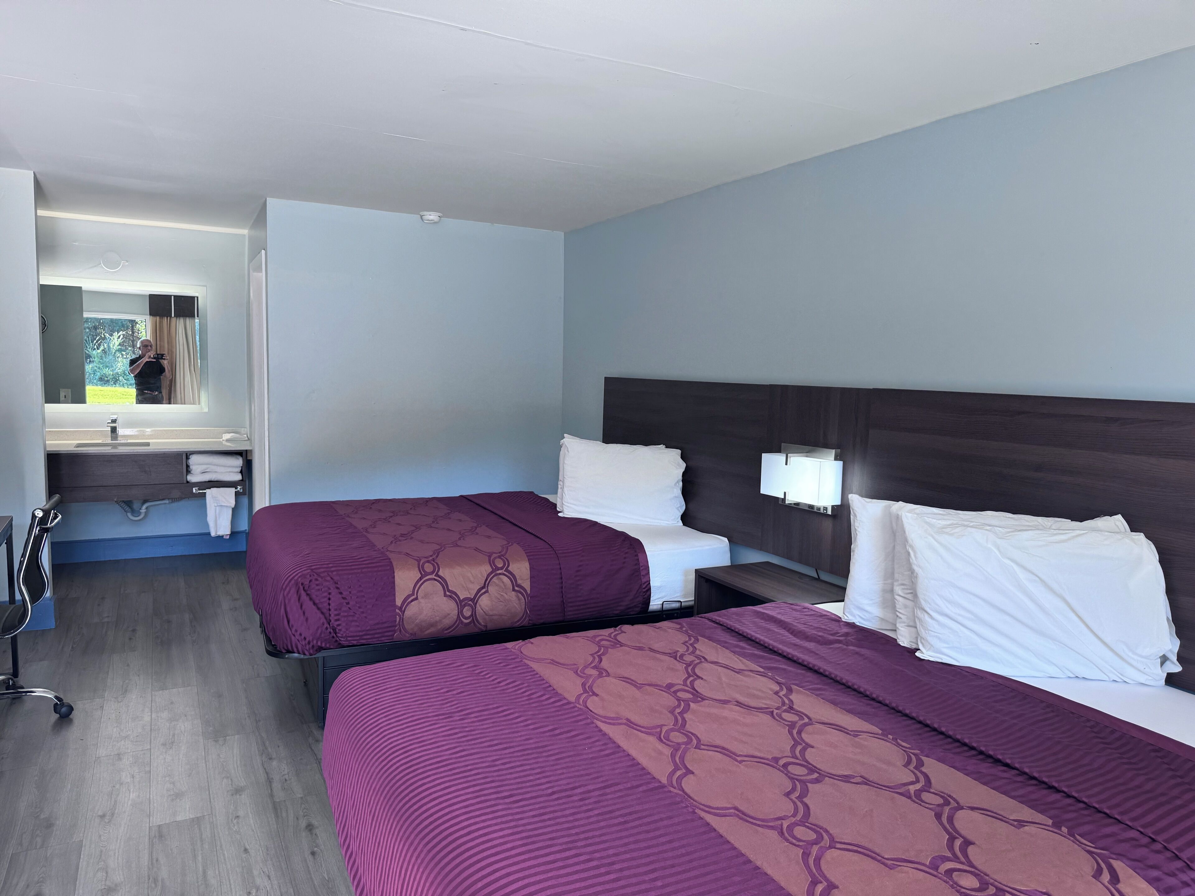 Iron/ironing board, free WiFi, bed sheets