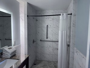 مستلزمات مجانية للعناية الشخصية، مناشف