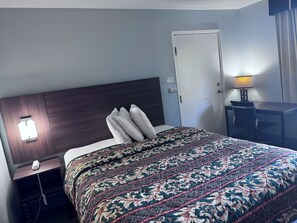 Tabla de planchar con plancha, wifi gratis y ropa de cama 
