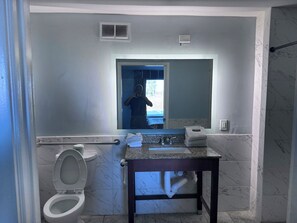 Free toiletries, towels - Florence Inn and Suites (Florence)