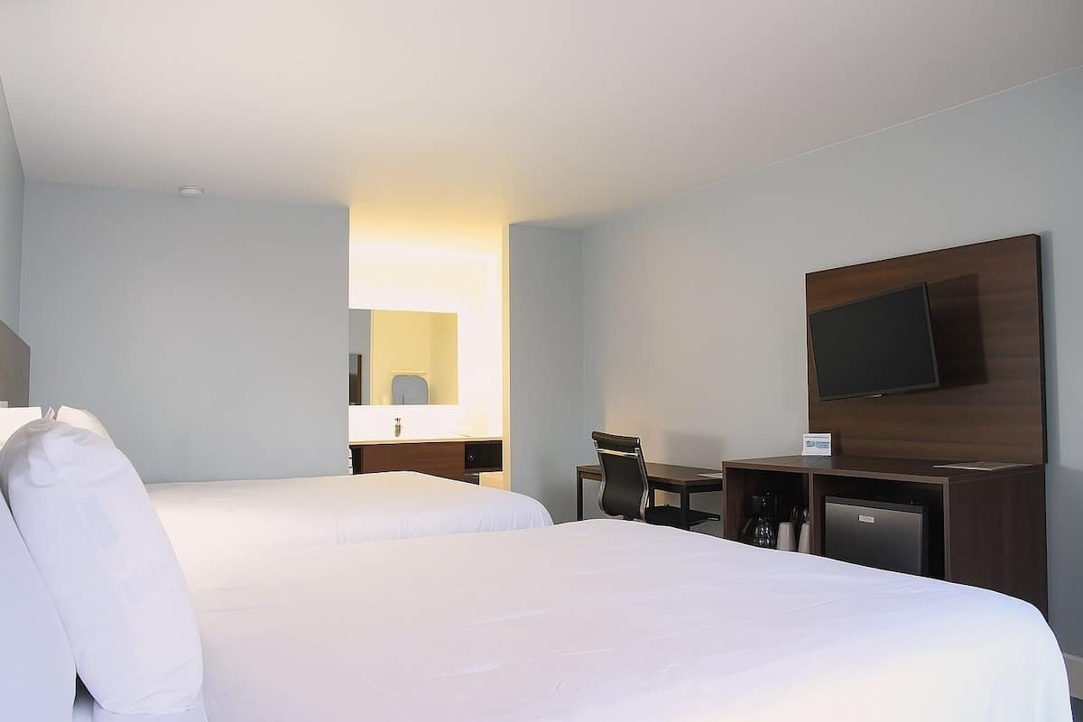Family Double Room, 2 Queen Beds, Smoking